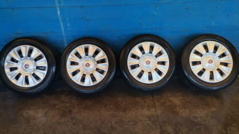 4 Cerchi completi di Pneumatici FIAT 500 X Serie (15>) Diesel 1300