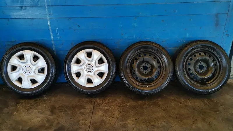 4 Cerchi completi di Pneumatici RENAULT Captur Serie Diesel 1500 (13>19)