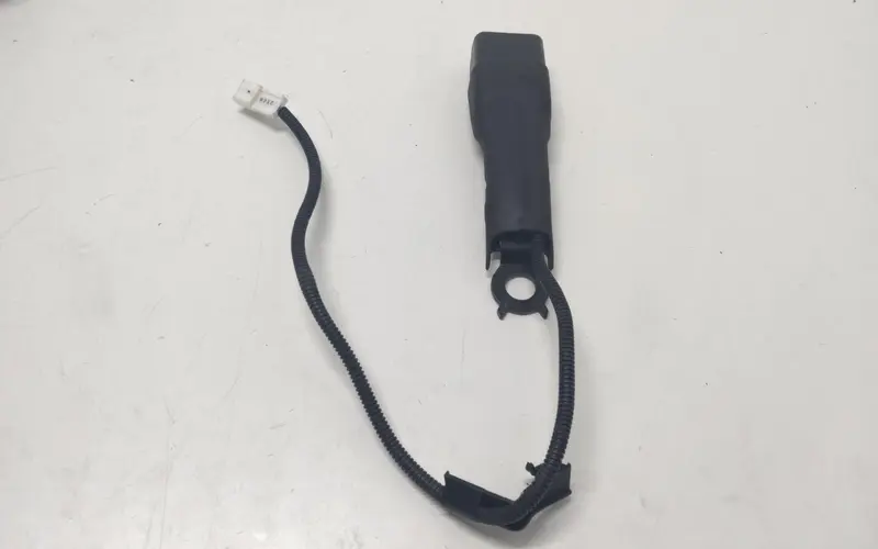 Aggancio cintura di sicurezza ant dx TOYOTA Yaris Cross Serie (20>) 73230K0090C0 2004623 Benzina 1.5