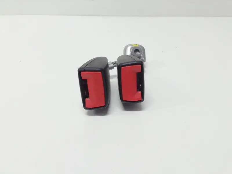 Aggancio cintura di sicurezza posteriore VOLKSWAGEN Golf 6 Berlina (08>12) 1K0857739M MNB 1K0857739M Benzina 1600 (08>12)