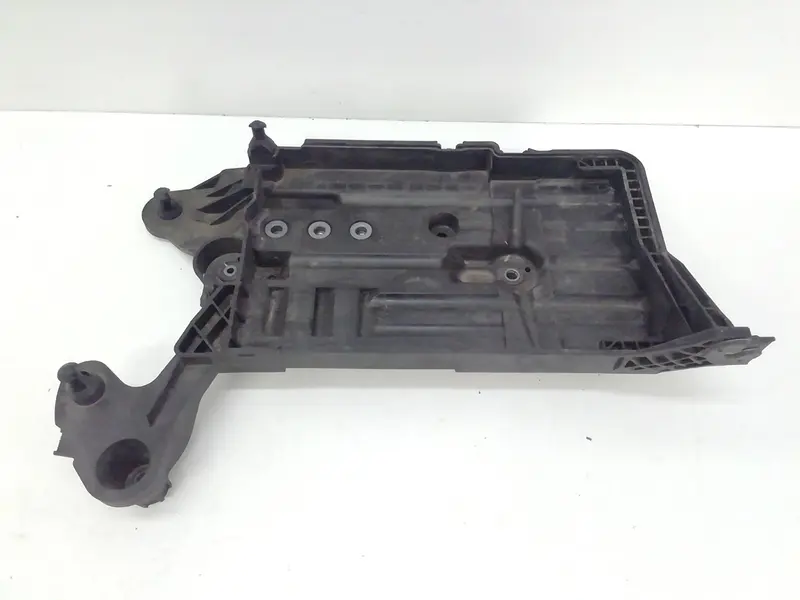 Alloggio Batteria AUDI Q2 Serie (GAB) (16>) 5Q0915321J Diesel 1600