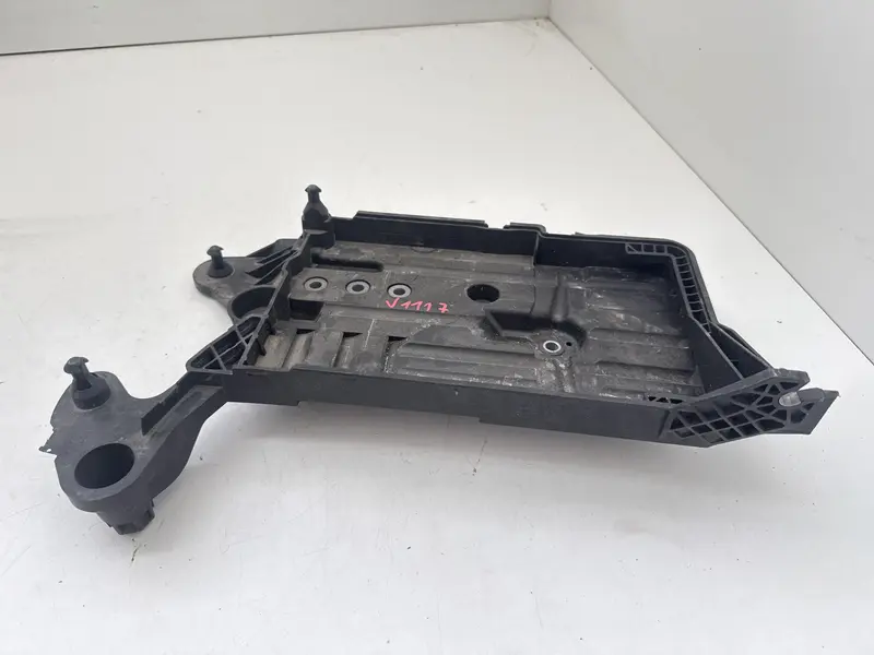 Alloggio Batteria AUDI Q2 Serie (GAB) (16>) 5Q0915331K Benzina