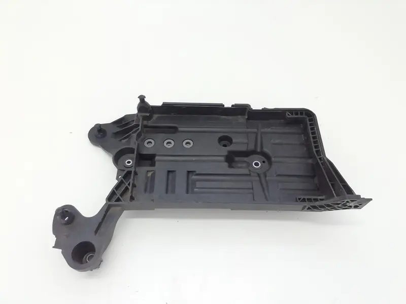 Alloggio Batteria AUDI Q2 Serie (GAB) (16>) 5Q0915331K Diesel 1600