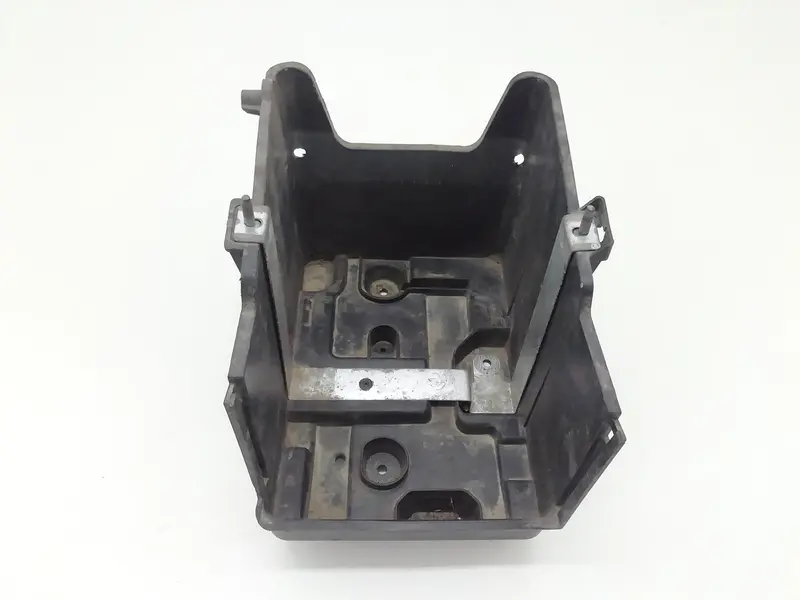 Alloggio Batteria FORD Fiesta 6° Serie 8V21-10723-AC Benzina 1400 (08>17)