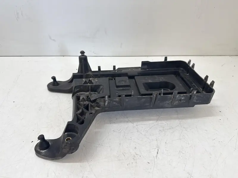 Alloggio Batteria VOLKSWAGEN Golf 5 Berlina (03>08) 1K0915333C Diesel 2.0 (03>08)