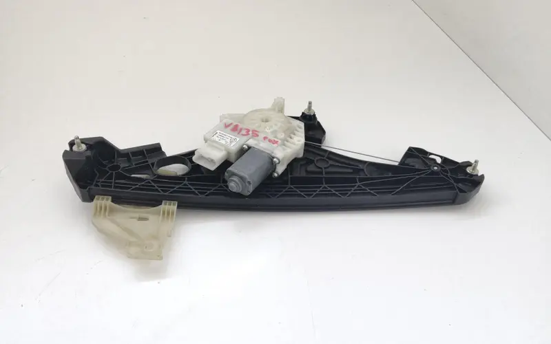 Alzacristallo elettrico post. DX RENAULT Captur Serie (19>) 82720937r Benzina
