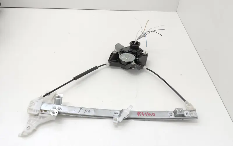 Alzacristallo elettrico post. SX TOYOTA Yaris Cross Serie (20>) 698400D440 85720-0D560 Benzina 1.5