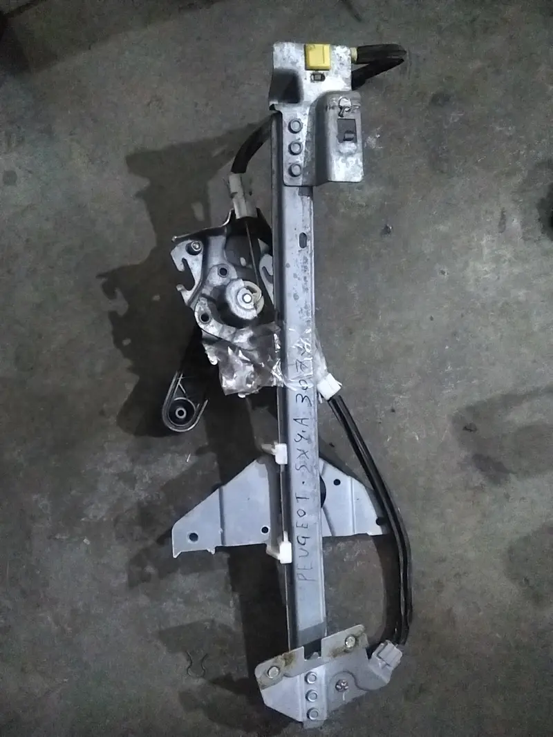 Alzavetro sinistro peugeot 307 codice 115280