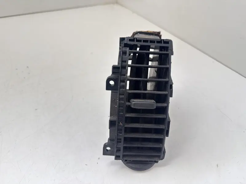 Bocchetta Aria Centrale Destra NISSAN Note 1° Serie 687509U00B 687509U00B Diesel 1.5 (06>08)