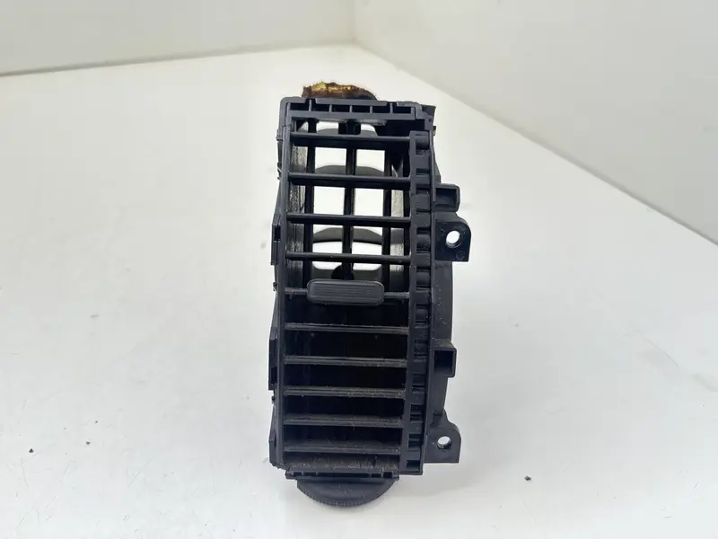 Bocchetta Aria Centrale Sinistra NISSAN Note 1° Serie 6087519U00B 787519U00B Diesel 1.5 (06>08)