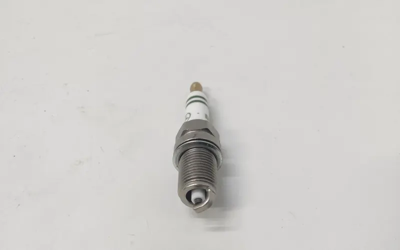 Candela MERCEDES Classe B W245 1° Serie A0041593603 Benzina (05>11)