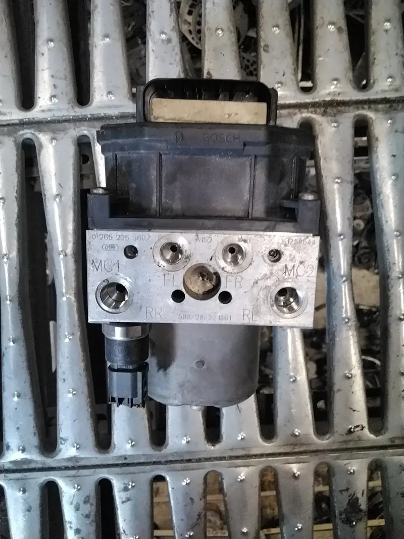 Centralina pompa abs alfa Romeo 147 codice 0265225360