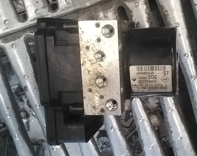 Centralina pompa abs renault megane 1.5 dci anno 2008/2016 codice 476606264R