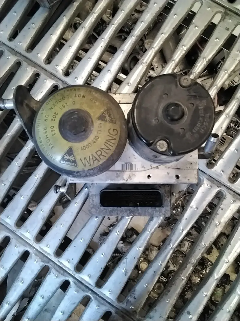 Centralina pompa/accumulatore abs mercedes classe E codice 0265202063