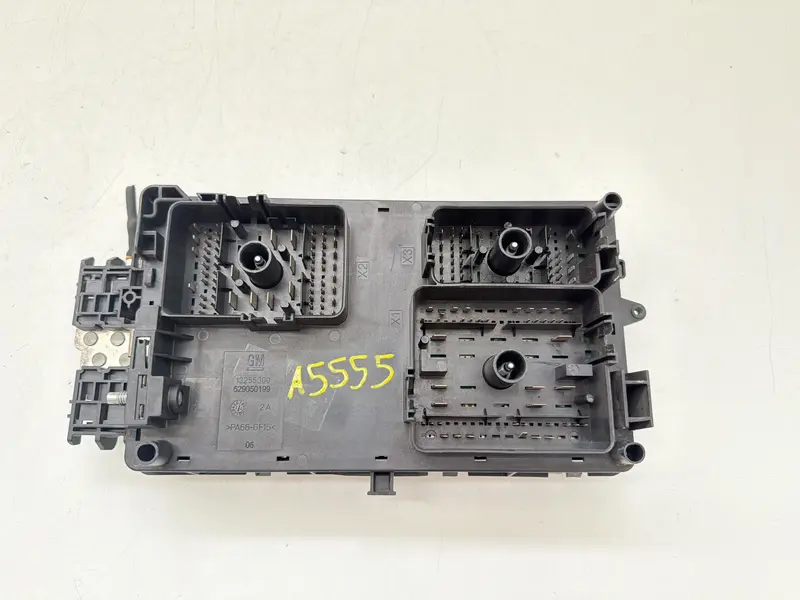 Centralina Porta Fusibili OPEL Insignia Berlina 13255300 Diesel 2.0 (08>17)