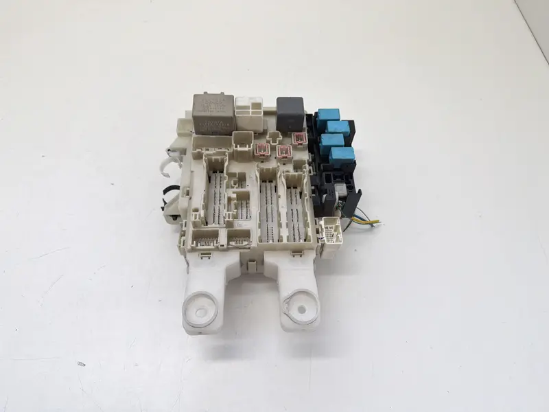 Centralina Porta Fusibili TOYOTA Rav4 4° Serie 8198046010 Diesel 2.2 (05>09)