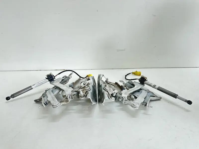 Cerniera cofano anteriore SX AUDI A4 Allroad Serie B9 (8WH) (16>20) 8W0823301D 8W0823302,8W0823823 Diesel 2.0 (16>20)