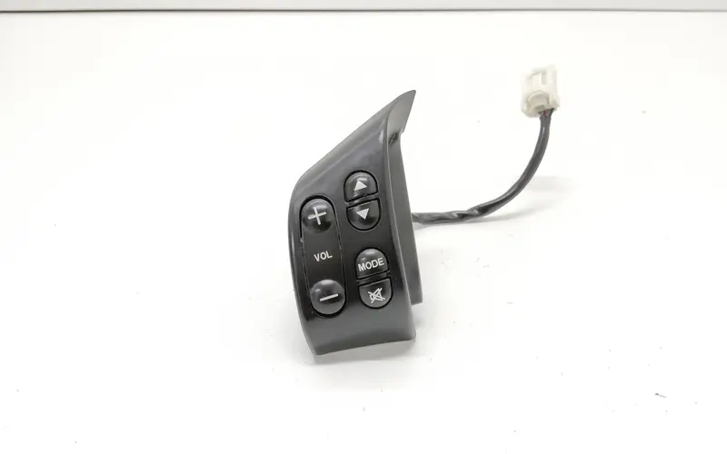 Comandi al volante multifunzione MAZDA 2 Berlina 1° Serie 03744141 Diesel 1.4 (03>07)