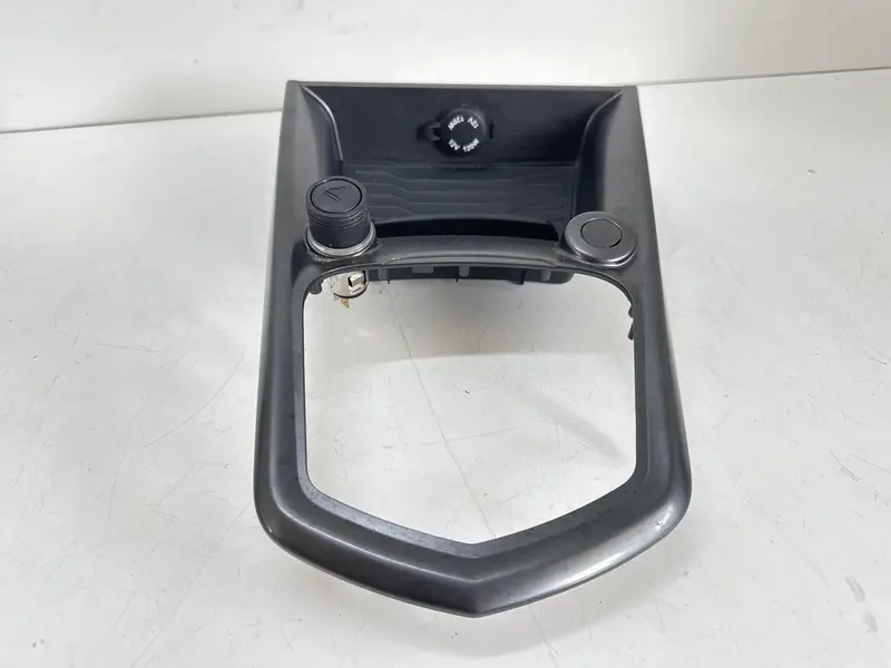 Cornice leva cambio SSANGYONG XLV Serie (16>) 7796135000 Diesel 1.6