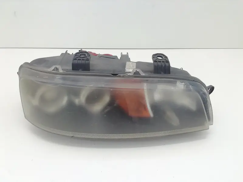 Faro anteriore Destro FIAT Punto Berlina 3P 2° Serie 46522719 46849354 Benzina 1200 (99>03)