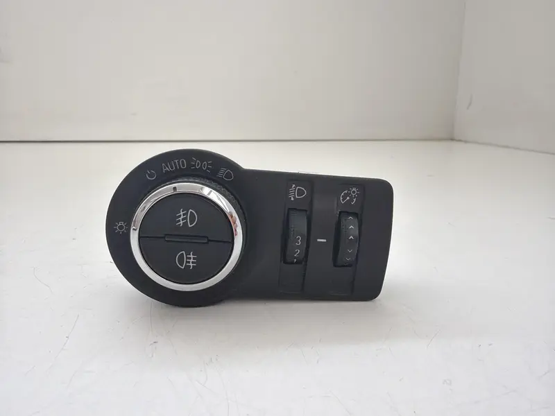 Interruttore comando luci OPEL Insignia Berlina 13268702 Diesel 2.0 (08>17)