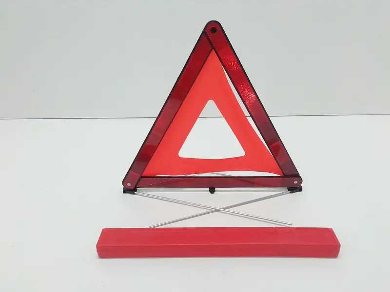 kit triangolo emergenza DACIA Spring Serie (20>) Elettrica 018,60