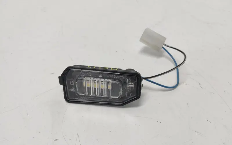 Luce di cortesia specchietto retrovisore DX MERCEDES Classe A Serie (W177) (18>) 21323072 Benzina