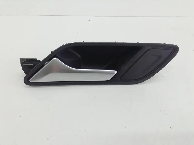 Maniglia interna Posteriore Sinistra AUDI A3 Serie (8V1) (12>18) 8V4839019A Diesel 1600 (12>18)