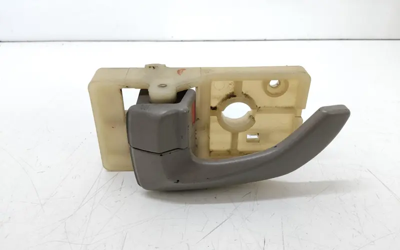 Maniglia interna Posteriore Sinistra HYUNDAI Tucson Serie (04>09) 826102E000DD 2500071000 Diesel 2.0 (04>09)