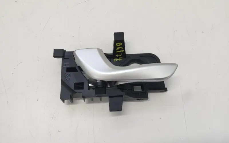 Maniglia interna Posteriore Sinistra KIA Rio Serie (17>) 83610H8510SA1 83613-H8500 Bifuel/Gas 1.2