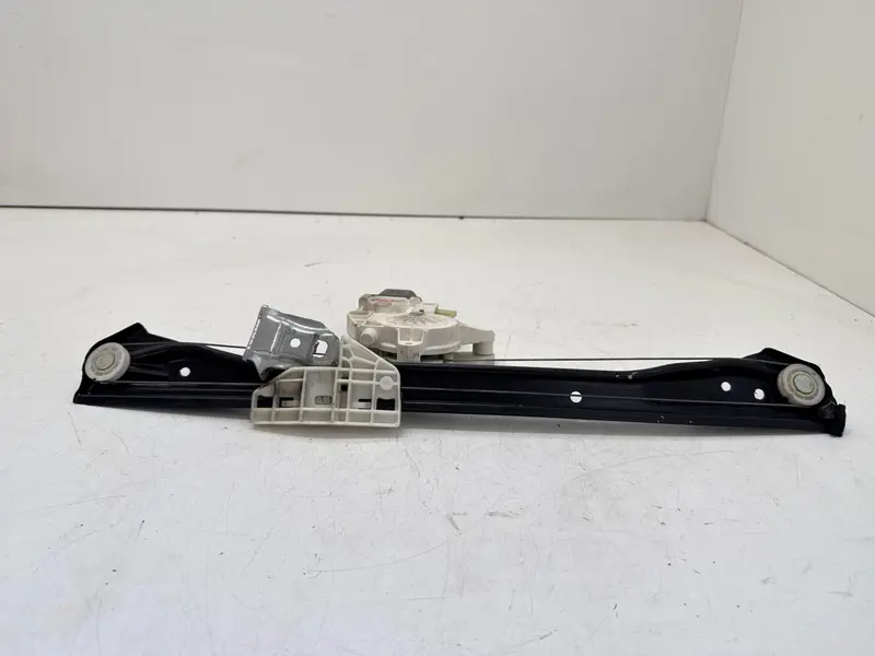 Meccanismo alzavetro Post. DX MERCEDES Classe GLK Serie (X204) (08>15) A2047301279 A2047301279 Diesel 2.2 (08>15)