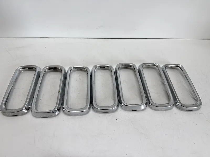Modanatura griglia anteriore JEEP Renegade Serie (14>18) 735712384 Benzina (14>18)