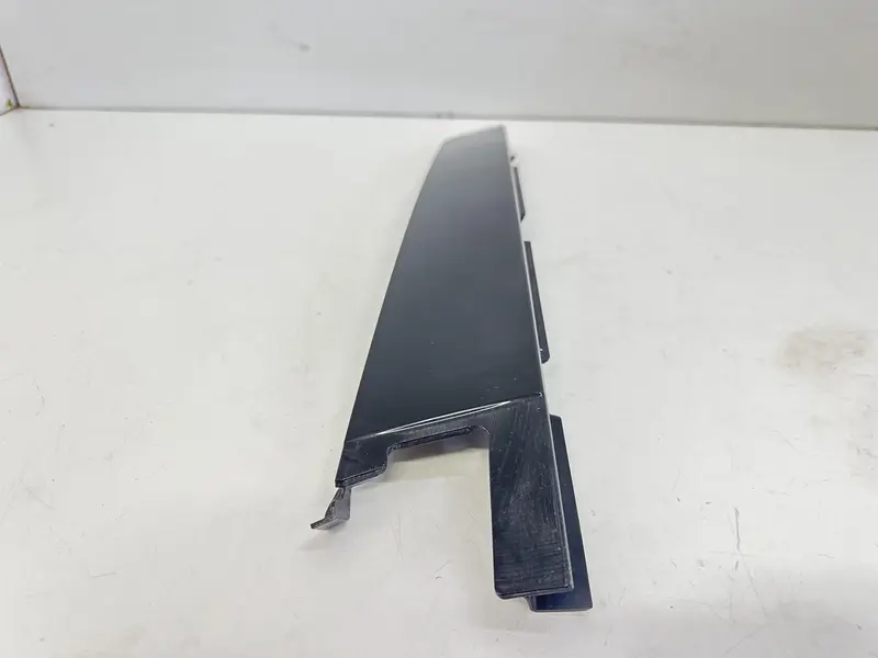 Modanatura porta posteriore SX VOLKSWAGEN Golf Serie VIII (19>) 5H4839901B041 5H4839901B Benzina