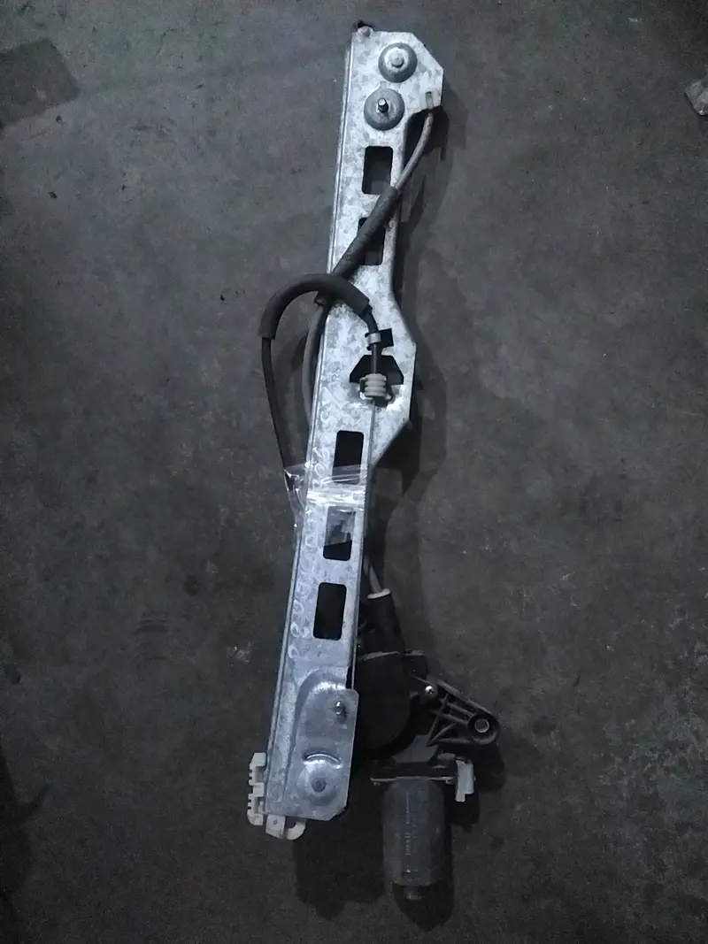 Motoeino alzavetro sinistro peugeot 306 codice 0130821649