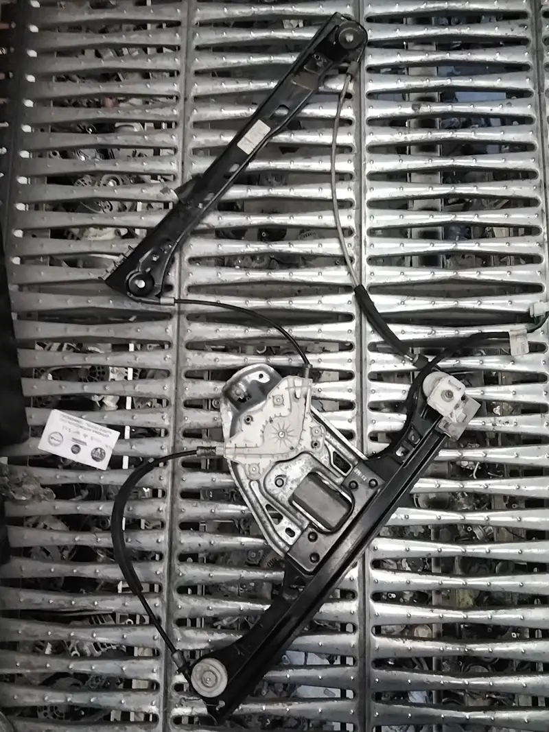 Motorino alzavetro anteriore destro mercedes c220 codice A2118281742