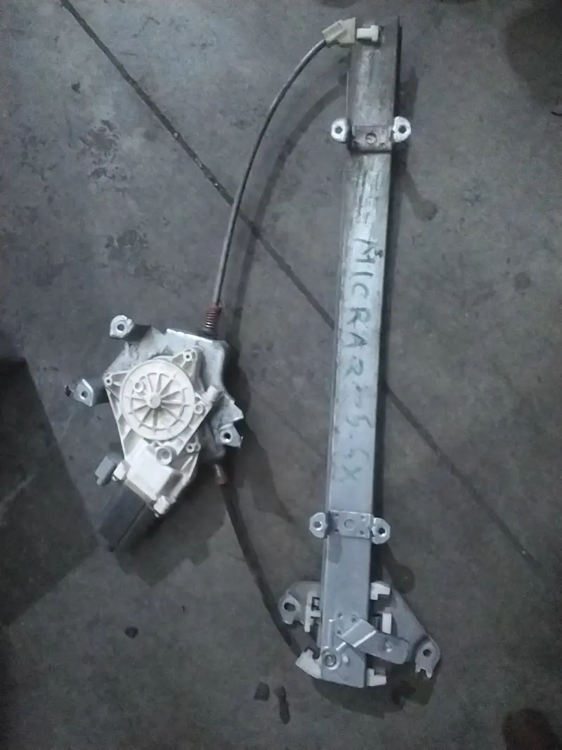 Motorino alzavetro anteriore sinistro Nissan Micra codice 0130822202