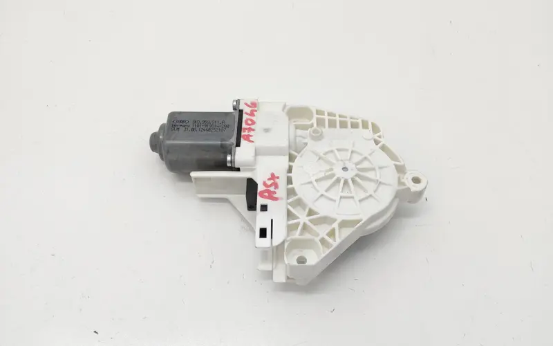 Motorino Alzavetro Posteriore Sinistro AUDI A6 Avant Serie C7 (4G5) (11>) 8K0959811A Diesel 3.0 (11>18)