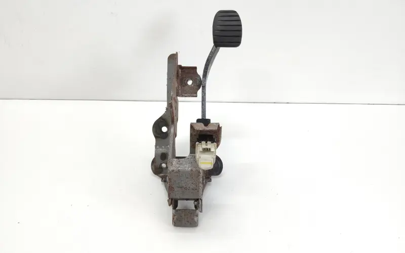 Pedale Freno RENAULT Clio Serie IV (12>19) 465013423R 0137144 Diesel 1.5 (12>19)