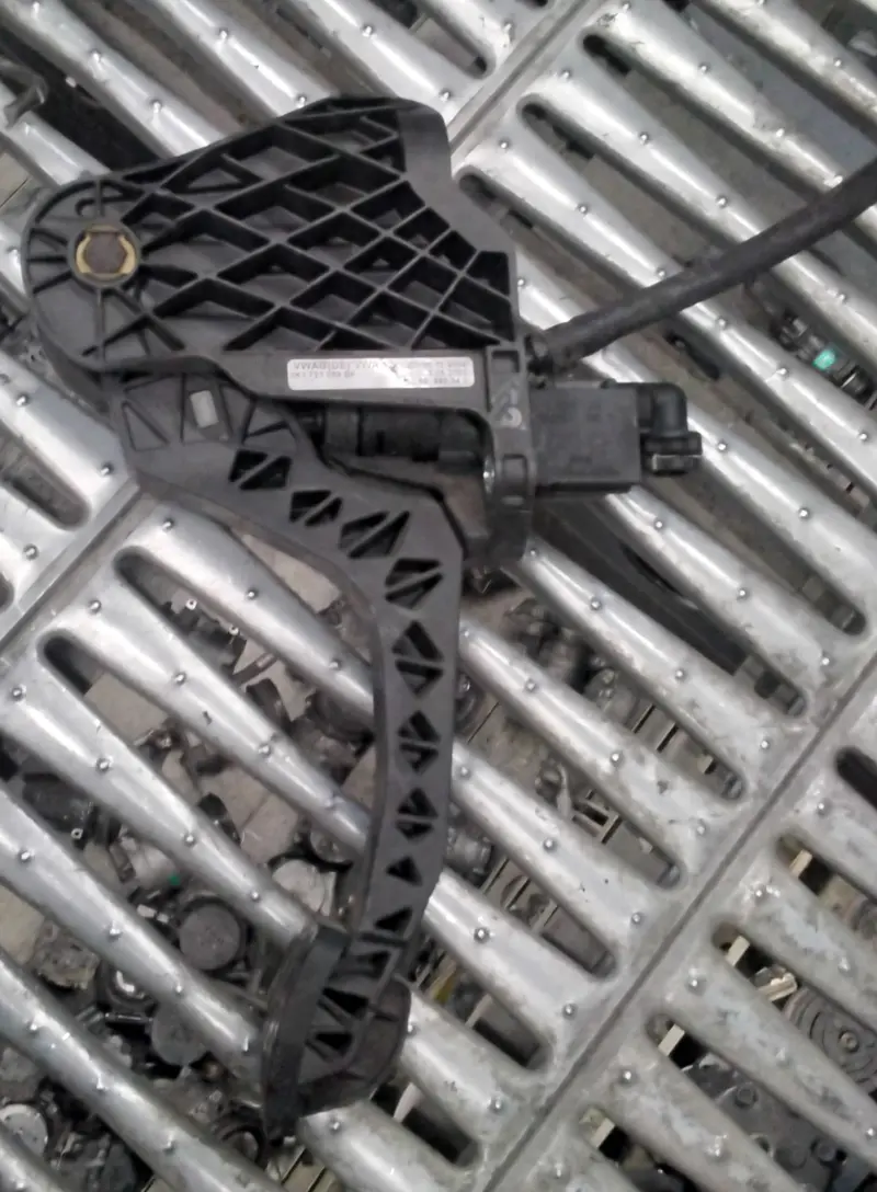 Pedale frizione audi a3 codice 1K1721059BF