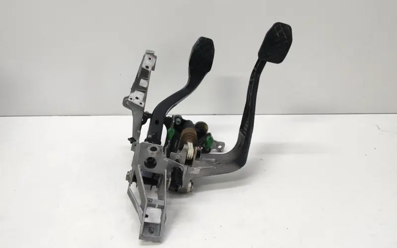 Pedaliera Freno + frizione AUDI A6 Avant Serie C5 (4B5) (97>04) 8D1721117 Diesel 2.5 (97>04)