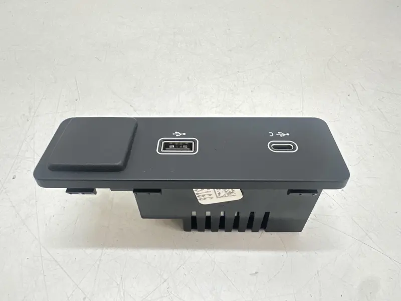 Porta USB LAND ROVER Range Rover Evoque Serie (18>) L8B219E110CD L8B219E110CD Diesel/Hybrid 2.0