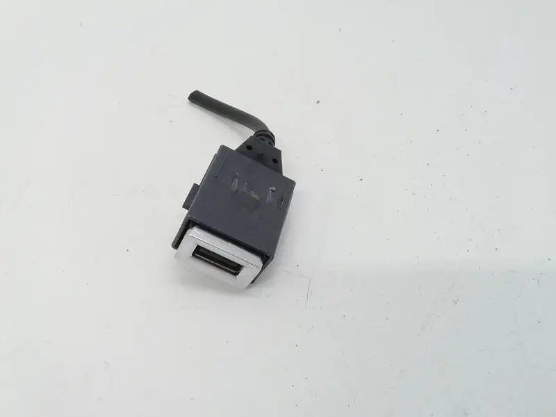 Porta USB PEUGEOT 208 Serie (19>) Benzina