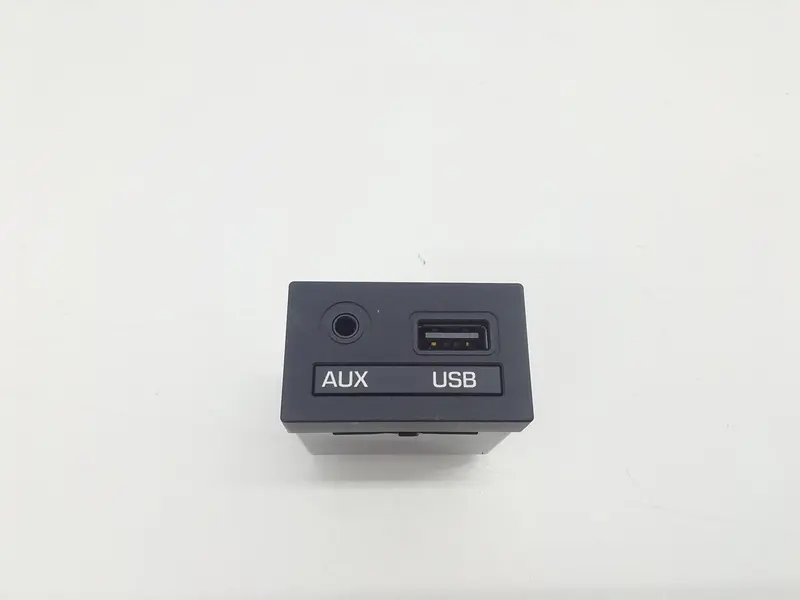 Presa AUX/USB HYUNDAI i10 2° Serie 96120-B9000 Bifuel/Gas 1000 (11>13)