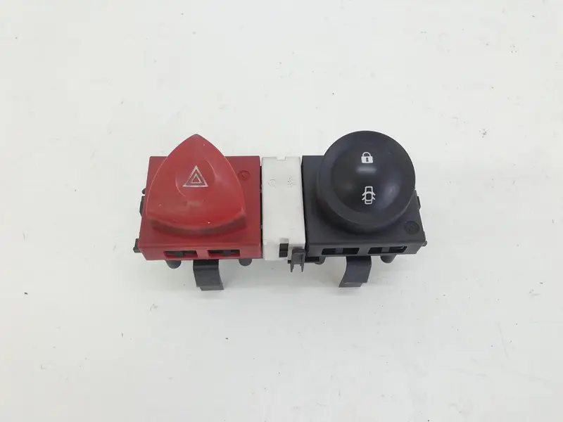 Pulsante luci di emergenza RENAULT Megane ll Serie (02>06) 8200095493 Diesel 1500 (02>06)