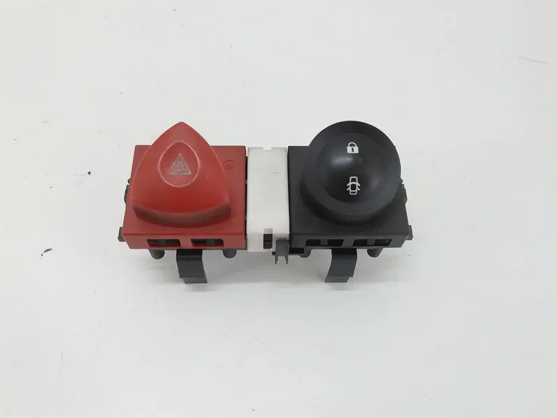 Pulsante luci di emergenza RENAULT Megane ll Serie (02>06) 8200095493 Diesel 1500 (02>06)