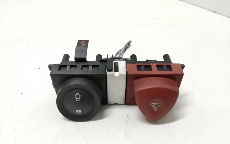 Pulsante luci di emergenza RENAULT Megane ll Serie (06>08) 8200407415 8200407415 Diesel 1.5 (06>08)