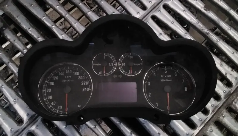 Quadro strumenti contachilometri alfa romeo 147 codice 156071215