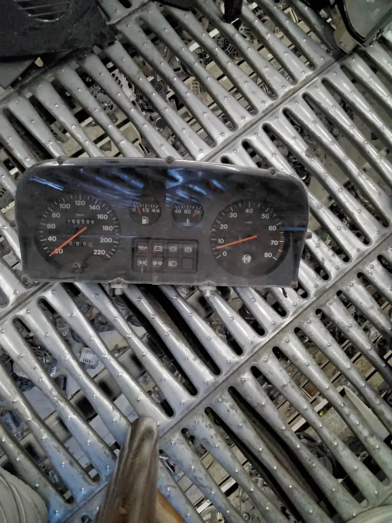 Quadro strumenti contachilometri alfa romeo 33 anno 1992 codice 08240239900