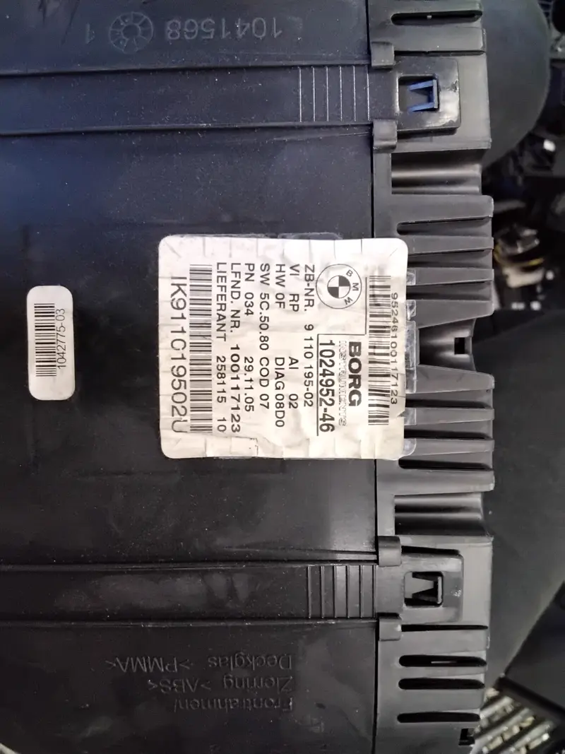 Quadro strumenti contachilometri bmw 118 codice 102495246