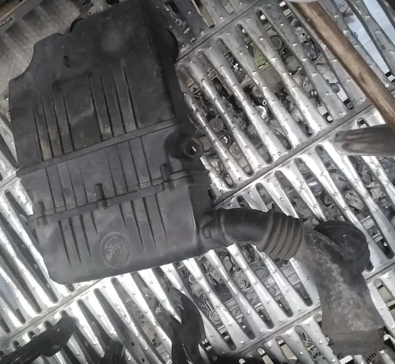 Scatola filtro aria fiat idea 2005 1.4 benzina codice 51775328